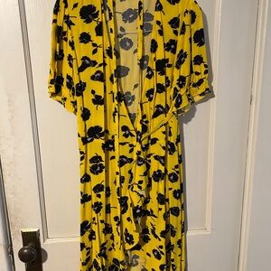 Diane Von Furstenberg ruffle hem warp dress with puffy sleeves